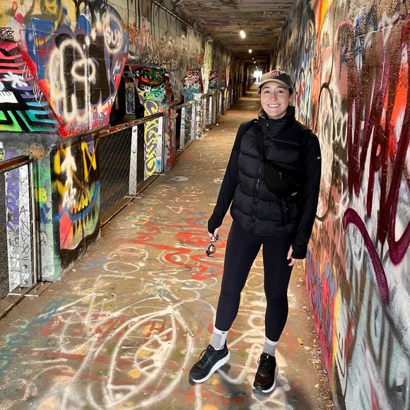 Meet your Posher, Amanda - Picture 5 of 5